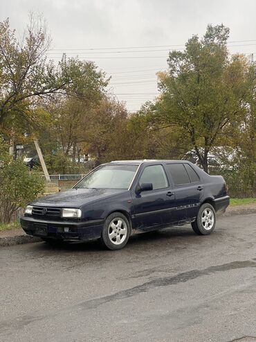 кредит машына: Volkswagen Vento: 1995 г., 1.8 л, Механика, Бензин, Седан