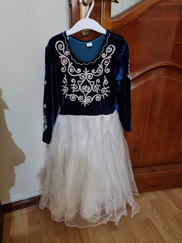 шикарное платье для девочки: Детское платье, цвет - Синий, Б/у