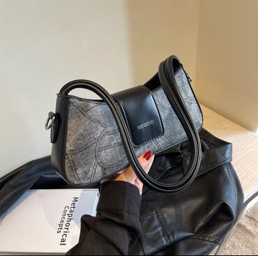 женская сумка: Женская сумка 
Состояние нового 
Один раз носила 
Качество классное