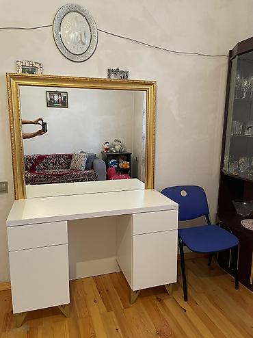makyaj stul: Ağ rəngli kosmetik/iş masası və böyük güzgü dəsti - Minimalist — 1