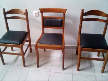 Πωλούνται τρεις καρέκλες για καθιστικό
