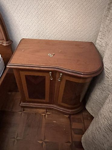 tavan taxta: Yataq otağı mebel dəsti Tərkibi: - Geniş 5 qapılı dolab: ortada 3 — 4