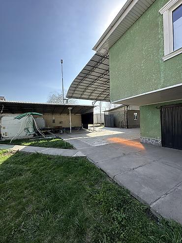 Продажа коттеджей и домов: СРОЧНО продается двухэтажный дом 240кв.м. с действующим коммерческим — 2