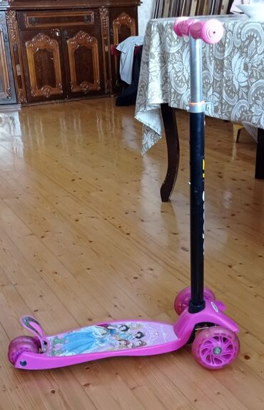 Samokatlar: Sukuter satılır Qiymäti 20 manata rängi çährayı qiz uşaĝi üçün -da lalafo.az — 5 Samokatlar: Sukuter satılır Qiymäti 20 manata rängi çährayı qiz uşaĝi üçün — 5