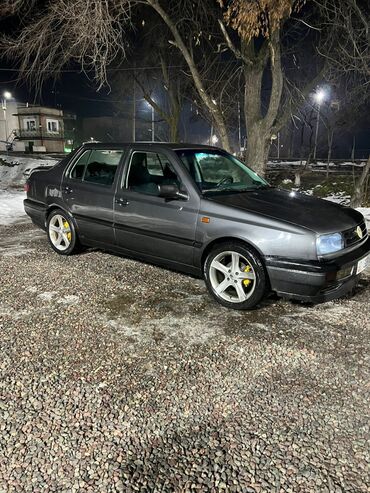 Volkswagen: Volkswagen Vento: 1993 г., 1.8 л, Механика, Бензин, Седан