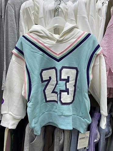 Другие детские вещи: Детская одежда номер для связи 1) Зеленый свитер с высоким — 1