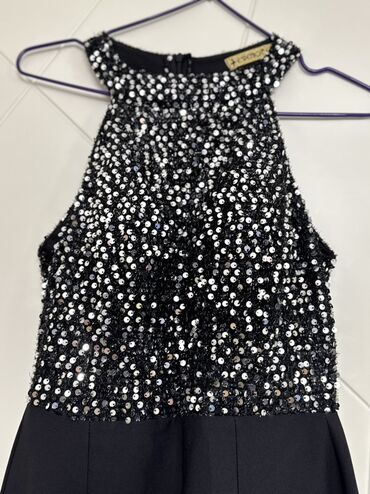 Dəstlər, kostyumlar: Qadın geyimləri 1) Bej rəngli trikotaj dəst – 10 AZN - V-yaxa — 5