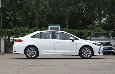 Toyota: Toyota Corolla: 1.8 l | 2024 il Sedan — 3