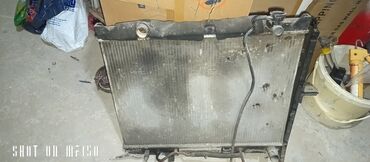 İnterkuler radiatorları: Avtomobil radiatoru, kia sarento 170at gücü üst plastik qapağı ve alt