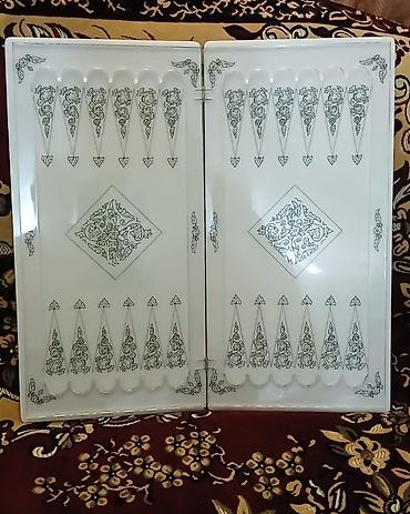 Nərdlər: Məhsul: Naxışlı nərd taxtası (klassik ölçülü, qatlanan) Təsvir: 1980 — 3