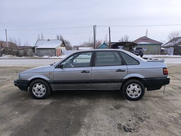 Volkswagen: Volkswagen Passat: 1990 г., 1.8 л, Механика, Бензин, Седан