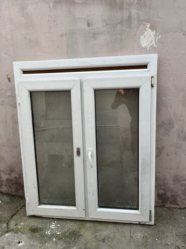 Oyuncaqlar: Plastık pencere Pencerının alt hıssesınde sınıg var sekıllerde Görünür — 2