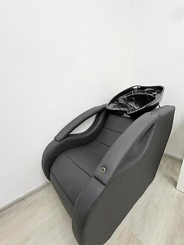 işləmiş divan: Gözəllik/salon mebeli dəsti Tərkib: - Qara rəngli, yumşaq parça üzlü — 7