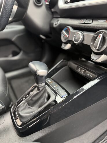 Kia: Kia Stonic: 2019 г., 1.4 л, Автомат, Бензин, Кроссовер — 11