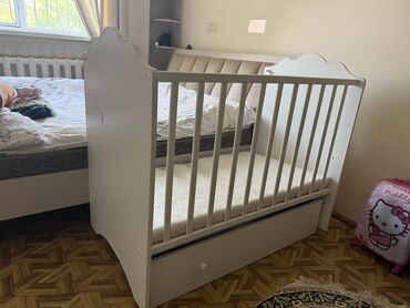 кресло кровать новый: Продается б/у кровать манеж. С матрасом . Высота регулируется, имеется