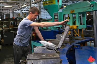 помощник для косметолог: 🔊 Требуются Операторы производственной линии ‼️Зарплата от 112 200 сом