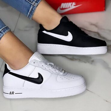 Patike: Nike air force patike

Novo
Brojevi 36 do 46

fb Moja Kupovina 1 — 10