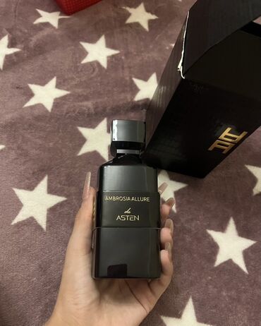 Ətriyyat: De Asten Ambrosia Allure Eau De Parfum tünd rəngli şüşə qabda, qara