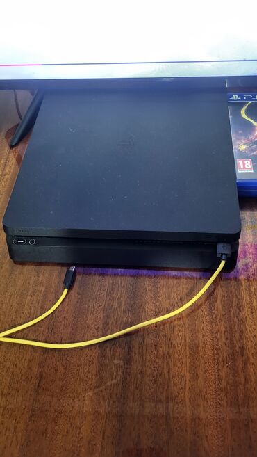 daewoo islenmis ehtiyat hisseleri: PS4 Slim 1TB 2 Orjinal Qol Yanında (pultlar bir iki aydi alnimib sony