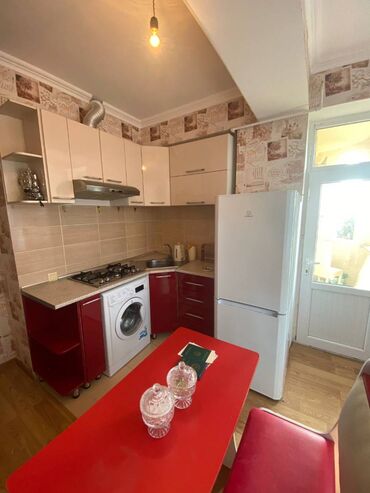 Uzunmüddətli kirayə mənzillər: Gənclik m\s-nın düz yanında 5 mərtəbəli binanın 4-cü mərtəbəsində — 16