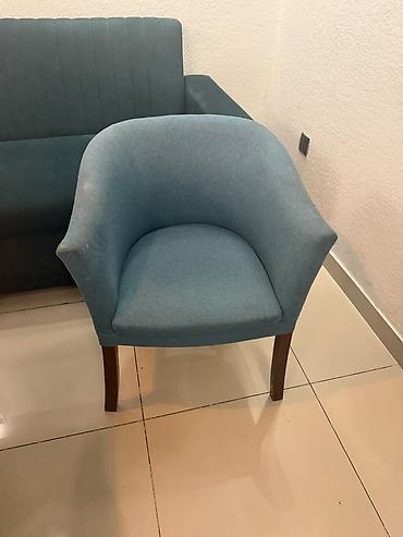 Mavi rəngli yumşaq oturacaqlı klub kreslosu 15 ədəd var stulun 1 ədədi lalafo.az -da Mavi rəngli yumşaq oturacaqlı klub kreslosu 15 ədəd var stulun 1 ədədi