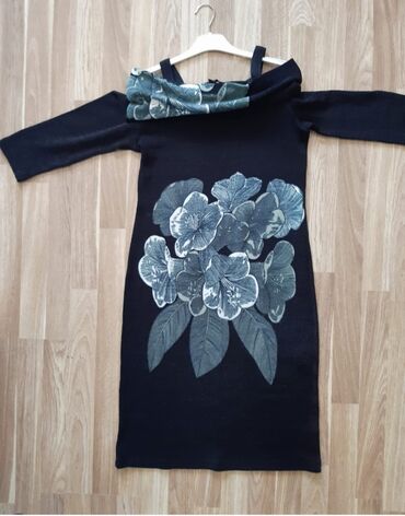 Ziyafət donları: Məhsul paketi: ayaqqabı və geyim 1) Qırmızı idman ayaqqabıları - — 31