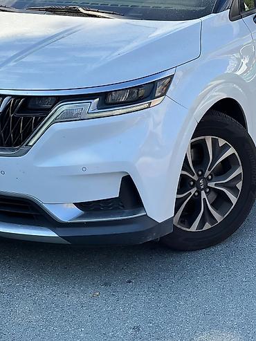 Kia: Kia Carnival: 2021 г., Минивэн — 25