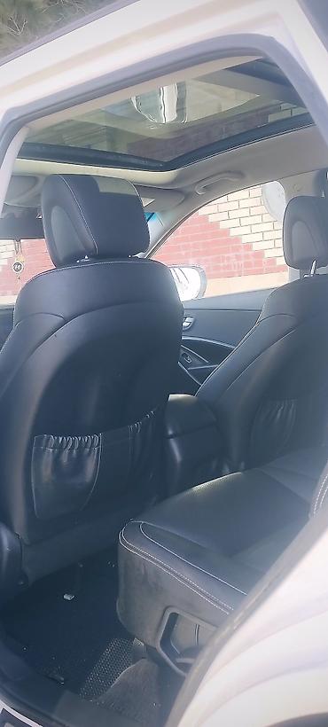 Hyundai: Hyundai Santa Fe – ağ rəngli, şəhər və uzun yol üçün rahat və geniş — 5