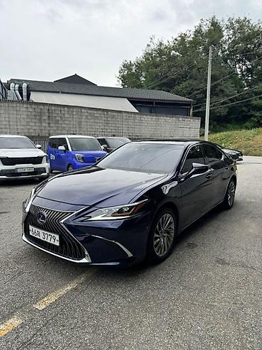 Lexus ES: 2019 г., 2.5 л, Вариатор, Гибрид, Седан at lalafo.kg Lexus ES: 2019 г., 2.5 л, Вариатор, Гибрид, Седан