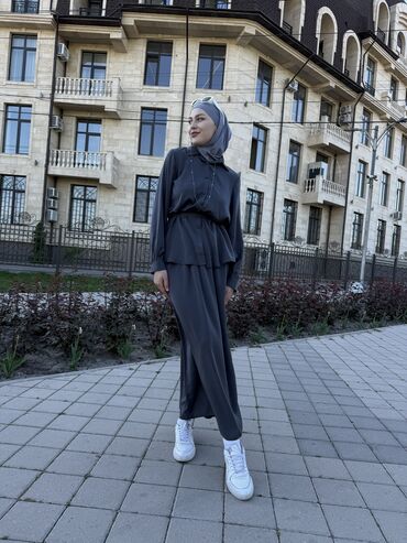 спортивный купальник с закрытой спиной: Стильный и удобный комплект, идеально подходящий для покрытых девушек