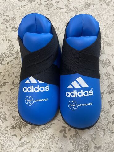 купить ортопедический наколенник: Защита для ног Adidas WKF Approved синего цвета, предназначенная для