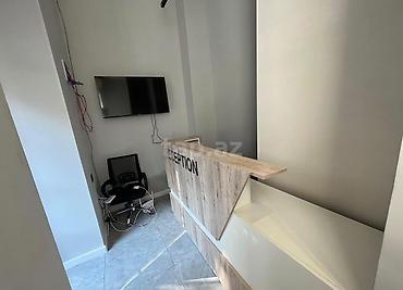 150 m2 ofislər: Müasir ofis mebeli komplekti təqdim olunur. Dəst iş mühiti üçün — 9