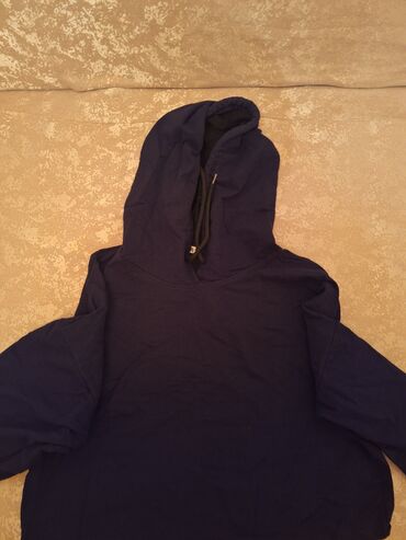 Daewoo: Tünd göy rəngli kapşonlu sviter (hoodie) - Rəng: tünd göy - Model