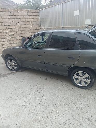 Opel: Opel Astra F hatchback Xüsusiyyətlər: - Korpus: 5 qapılı hatchback - — 3