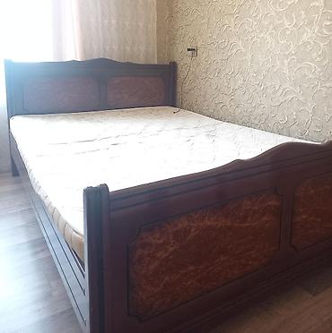 матрас детский: Taxta karkaslı, qəhvəyi rəngli iki nəfərlik çarpayı. Başlıq və ayaq — 2