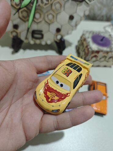 Oyuncaqlar: “Cars” (Maşınlar) animasiya filmindən ilhamlanan metal oyuncaq maşın — 2