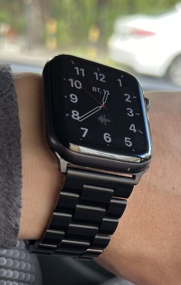 Наручные часы: Продаю Apple Watch SE 44мм. Работают исправно. Имеются небольшие