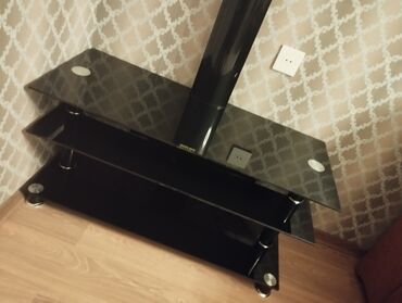 подставка для телевизора lg: Televizor altlığı 
Qara şüşə 
Az işlənmiş 
30 manat