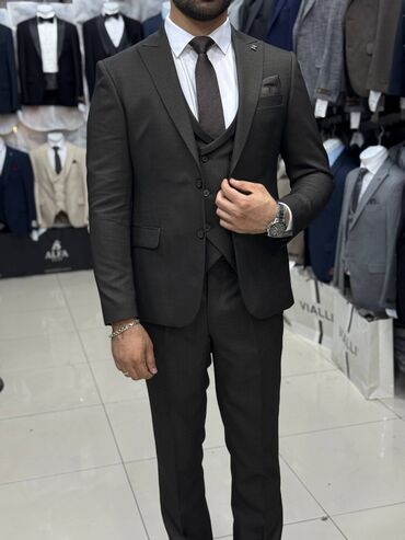Kostyumlar: Kişi Kostyum Dəstləri - Klassik və modern kəsim: dar siluet, çiynə — 48