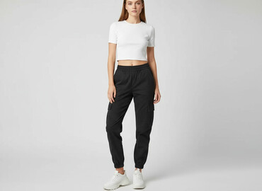 spodnie czarne cargo bershka: Bershka, Spodnie materiałowe damskie, rozmiar S