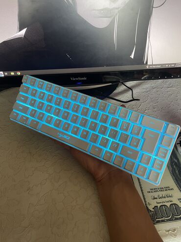 Digər kompüter aksesuarları: 🧿 Keylux V200 Klaviatura 🔹 Şık və RGB işıqlı dizayn 🔹 Klaviatura — 8