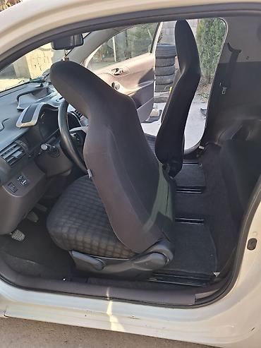 Toyota: Toyota iQ: 2009 г., 1.4 л, Механика, Бензин, Хэтчбэк — 13