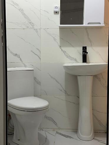 Посуточная аренда квартир: Сдаётся компактная однокомнатная квартира с отдельной кухней и — 8