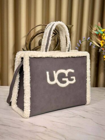 Torbe: UGG torbe
Cena 5100
Dim.l 29x39
But.P45 — 8
