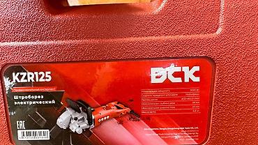sds max: Штроборез электрический DCK KZR125 в фирменном кейсе. Ключевые — 4