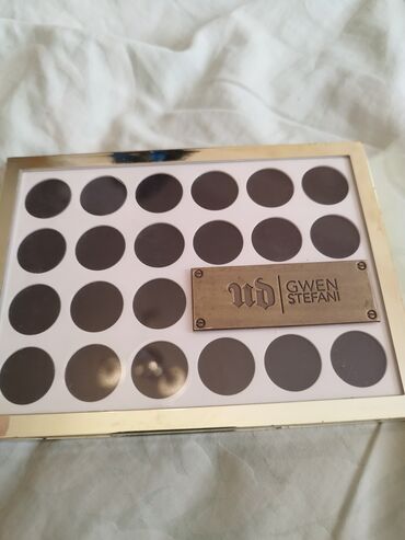 Salon, tibbi kreslolar: Для хранения ресниц. kiprik ve s. uchun saxlanma — 25