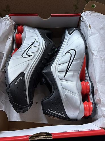 одежда мишка: Мужские кроссовки, 42, Nike, Новый, цвет - Серебристый — 1