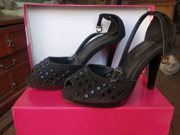 обувь женская сапоги: Распродажа новой обуви ( Обувь фабричная качестванная,на праздник