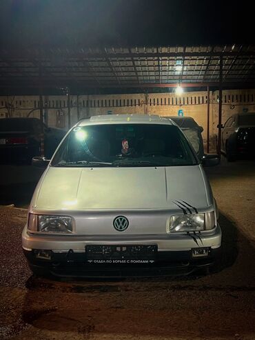 обмен на авто с доплатой: Volkswagen Passat: 1988 г., 1.8 л, Механика, Бензин, Седан