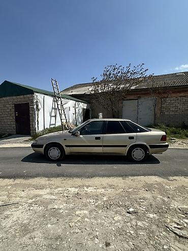 Opel: Model: daevoo Espero Rəng: qızılı/şampan Kuzov: 4 qapı, geniş salon — 6